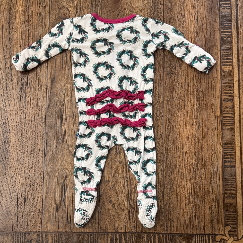 Kickee Pants Festive Wreath Footie with Red Trim - Picture 4 of 4